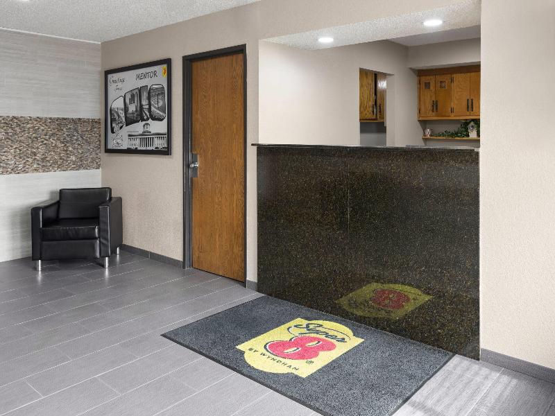 Super 8 by Wyndham Mentor/Cleveland Area image