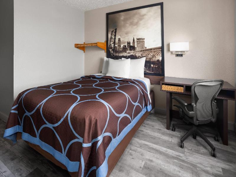 Super 8 by Wyndham Mentor/Cleveland Area image