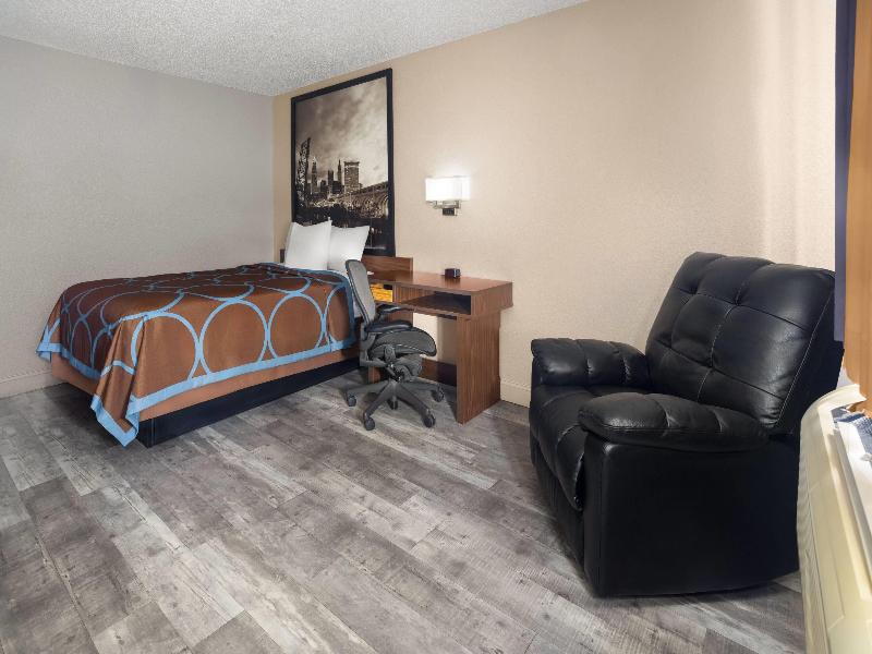 Super 8 by Wyndham Mentor/Cleveland Area image