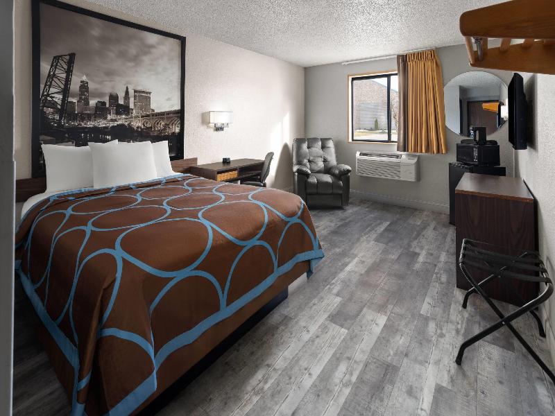 Super 8 by Wyndham Mentor/Cleveland Area image