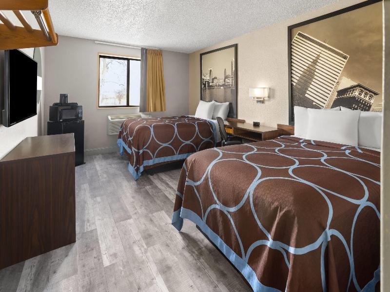 Super 8 by Wyndham Mentor/Cleveland Area image