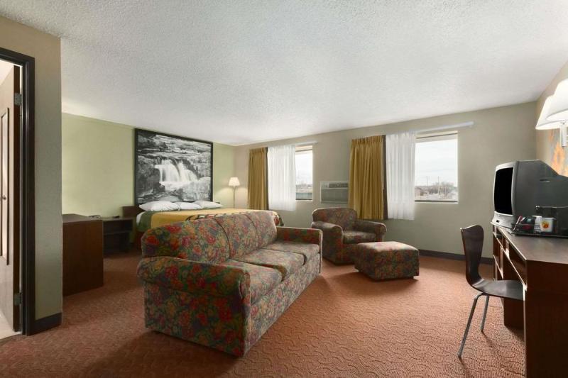 Super 8 by Wyndham Sioux Falls Convention Center — main photo