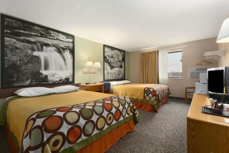 Super 8 by Wyndham Sioux Falls Convention Center — photo 2