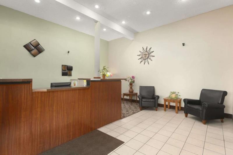 Super 8 by Wyndham Sioux Falls Convention Center — photo 3