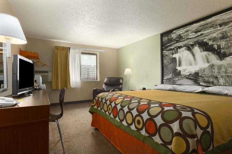 Super 8 by Wyndham Sioux Falls Convention Center — photo 5