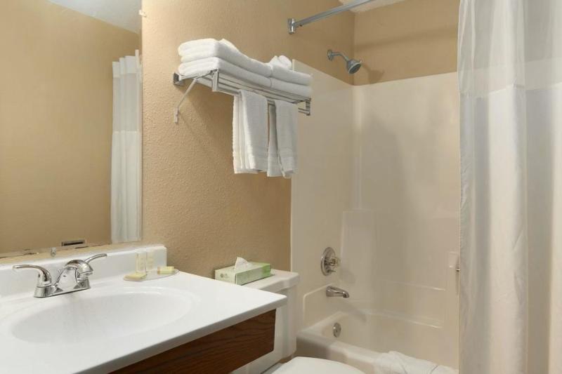Super 8 by Wyndham Sioux Falls Convention Center — photo 4