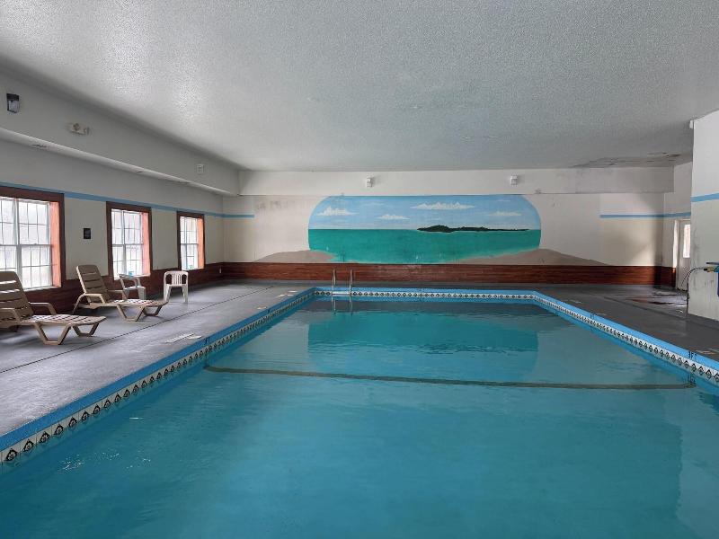 Super 8 by Wyndham Iron Mountain