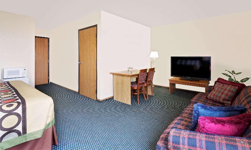 Super 8 by Wyndham Marshall image
