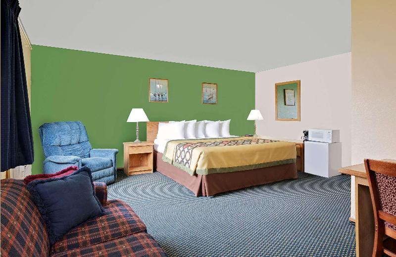 Super 8 by Wyndham Marshall image 8