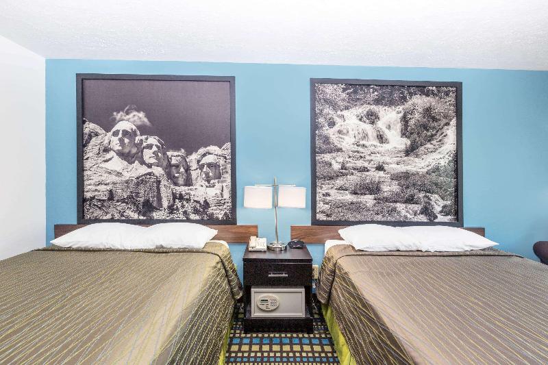 Super 8 By Wyndham North Sioux City image