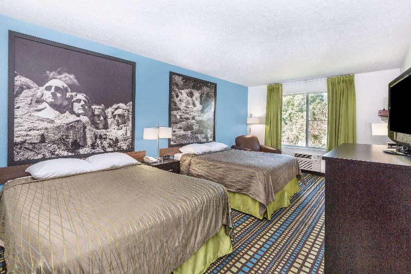 Super 8 By Wyndham North Sioux City image