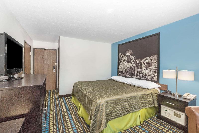 Super 8 By Wyndham North Sioux City image