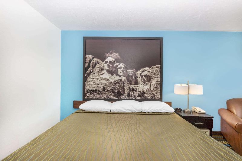 Super 8 By Wyndham North Sioux City image