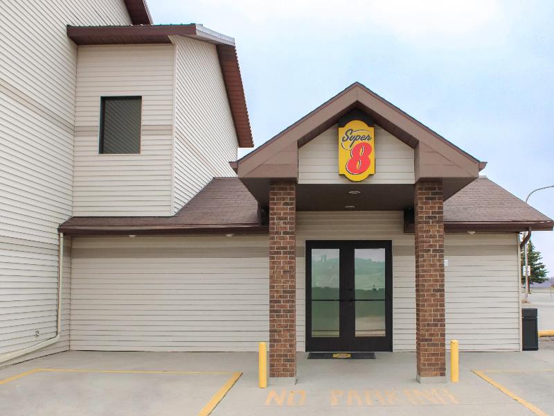 Super 8 by Wyndham Williston ND image