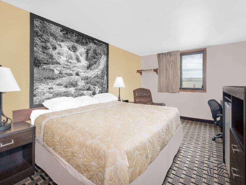 Super 8 by Wyndham Watertown image