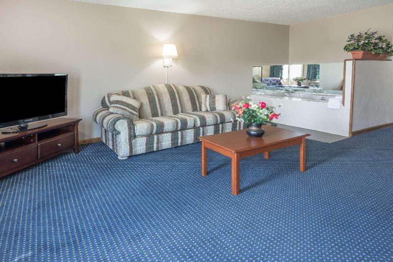 Super 8 By Wyndham O'Fallon Mo/St. Louis Area image
