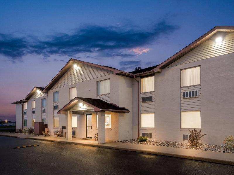 Super 8 By Wyndham Perham — general view