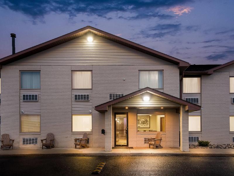 Super 8 By Wyndham Perham — general view