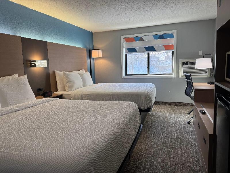 DOUBLE TWO QUEEN BEDS — photo 4