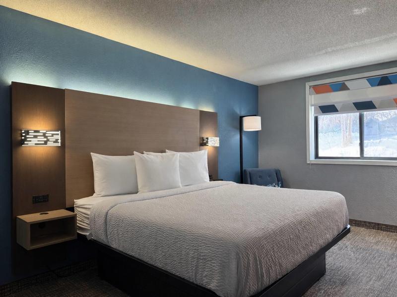 Super 8 by Wyndham Mankato image