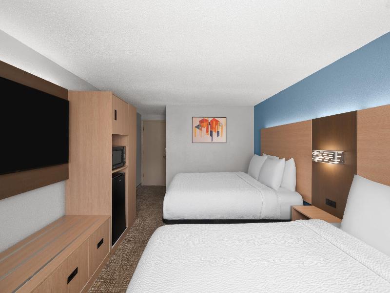 DOUBLE TWO QUEEN BEDS — photo 6