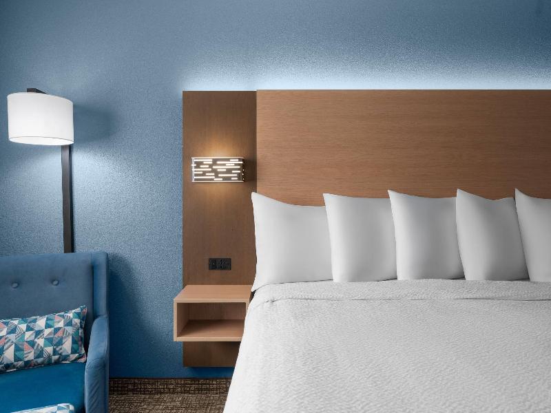 DOUBLE KING BED NON SMOKING — photo 9