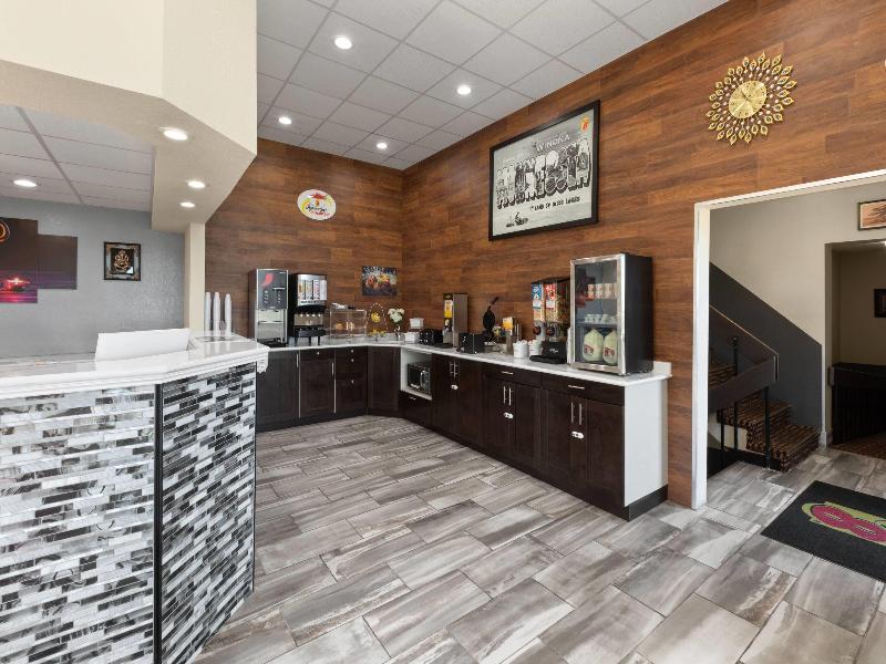 Super 8 By Wyndham Winona Mn