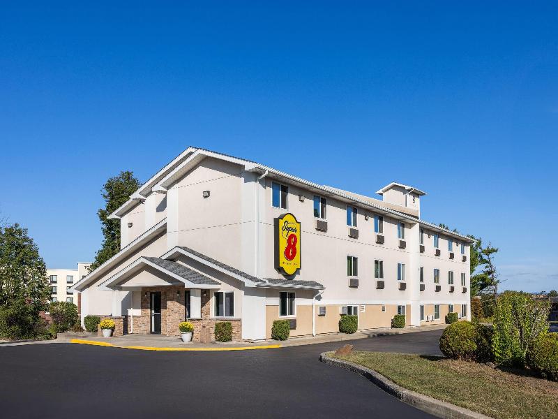 Super 8 by Wyndham Latham/Albany Airport image