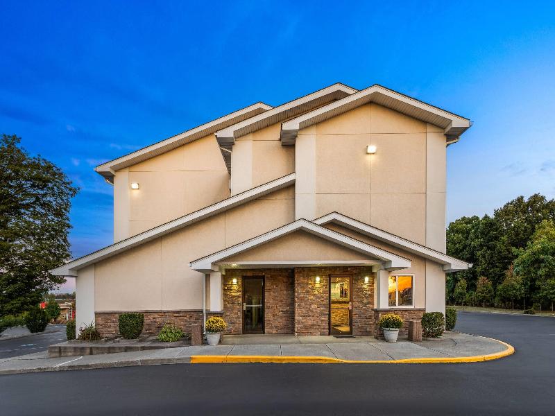 Super 8 by Wyndham Latham/Albany Airport image