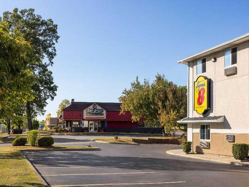 Super 8 by Wyndham Latham/Albany Airport image