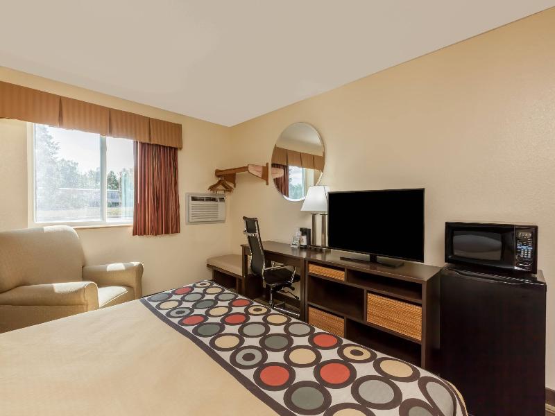 Super 8 by Wyndham Latham/Albany Airport image
