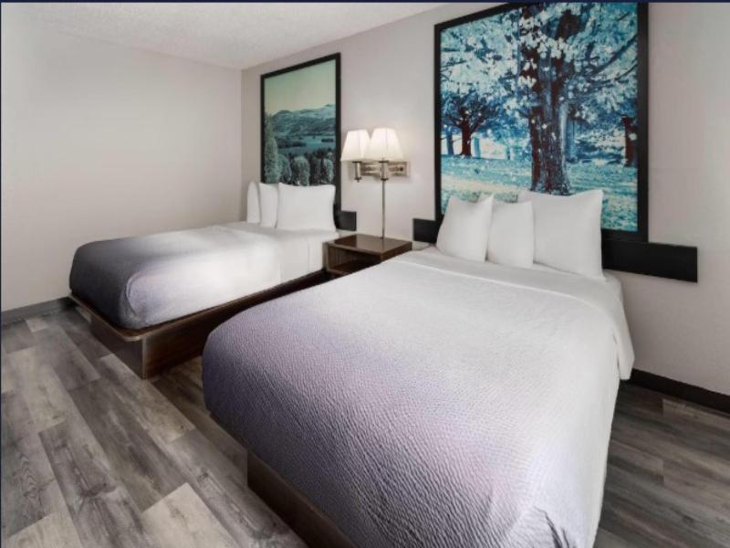 Super 8 by Wyndham Latham/Albany Airport image