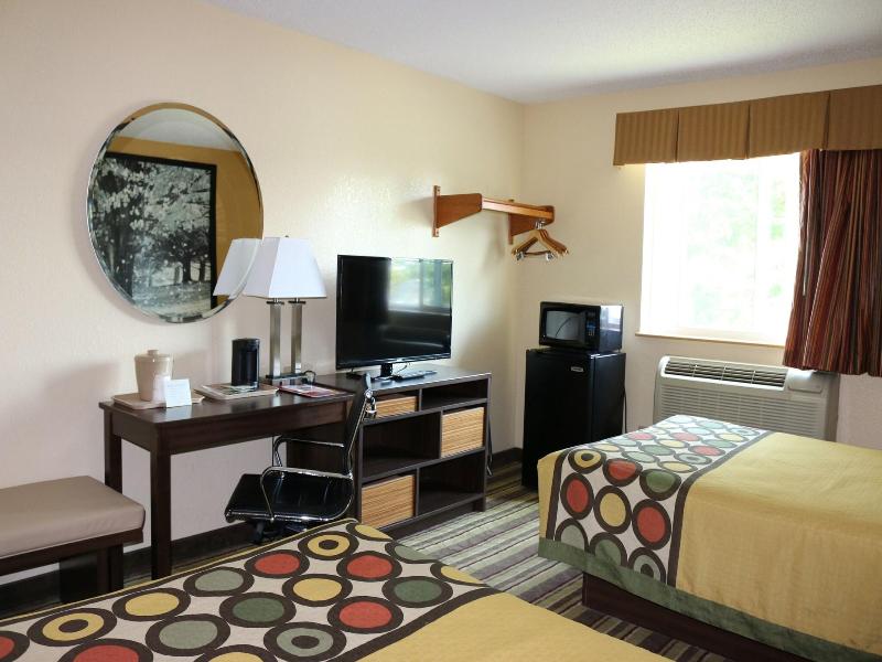 Super 8 by Wyndham Latham/Albany Airport image