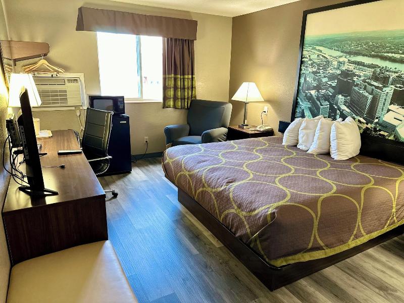 Super 8 by Wyndham Latham/Albany Airport image