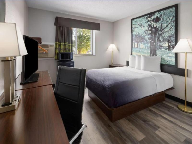 Super 8 by Wyndham Latham/Albany Airport image