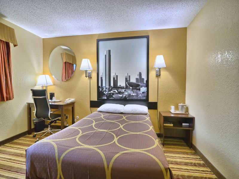 Super 8 by Wyndham Latham/Albany Airport image