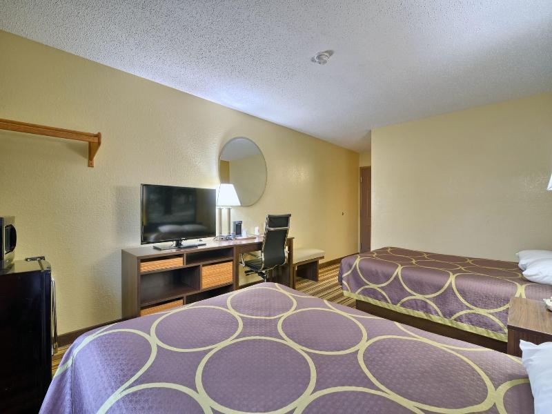 Super 8 by Wyndham Latham/Albany Airport image