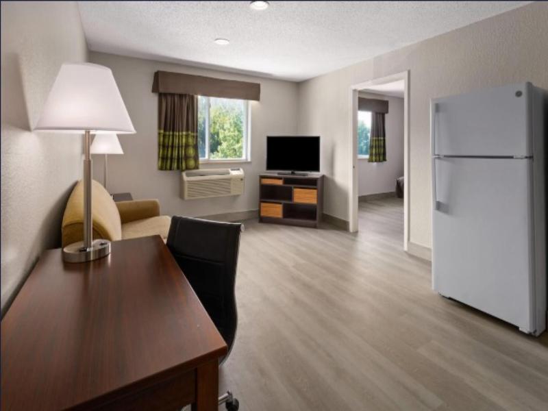 Super 8 by Wyndham Latham/Albany Airport image