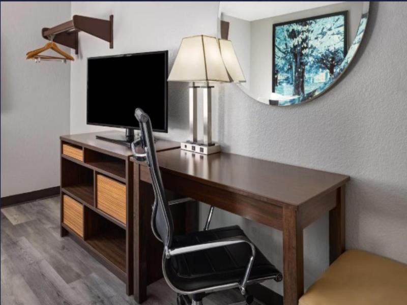 Super 8 by Wyndham Latham/Albany Airport image