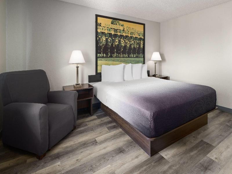 Super 8 by Wyndham Latham/Albany Airport image