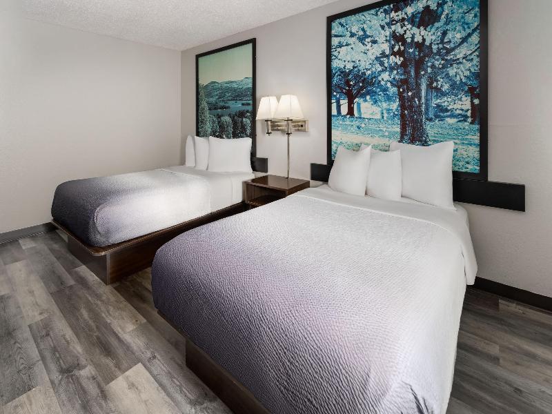 Super 8 by Wyndham Latham/Albany Airport image