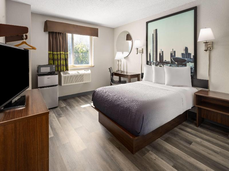 Super 8 by Wyndham Latham/Albany Airport image