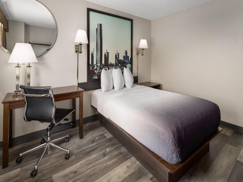 Super 8 by Wyndham Latham/Albany Airport image