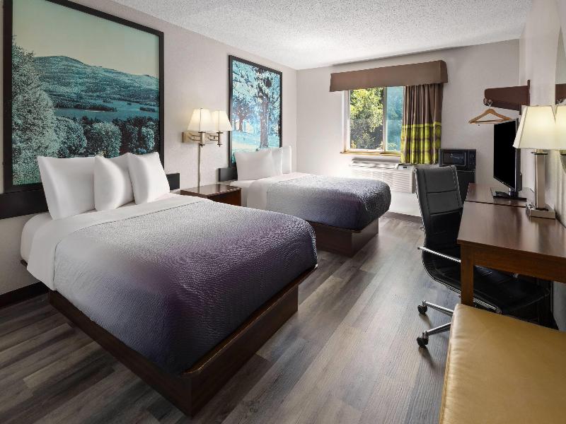 Super 8 by Wyndham Latham/Albany Airport image