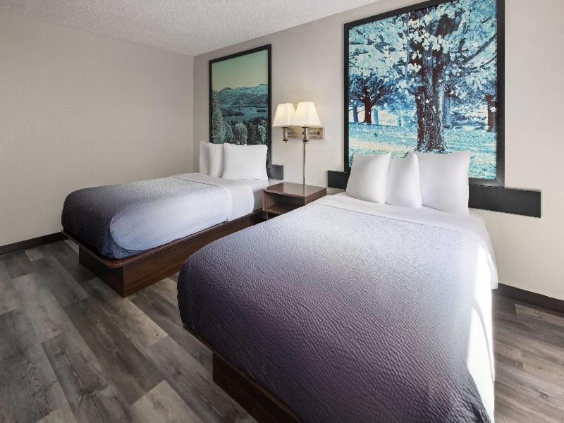 Super 8 by Wyndham Latham/Albany Airport image