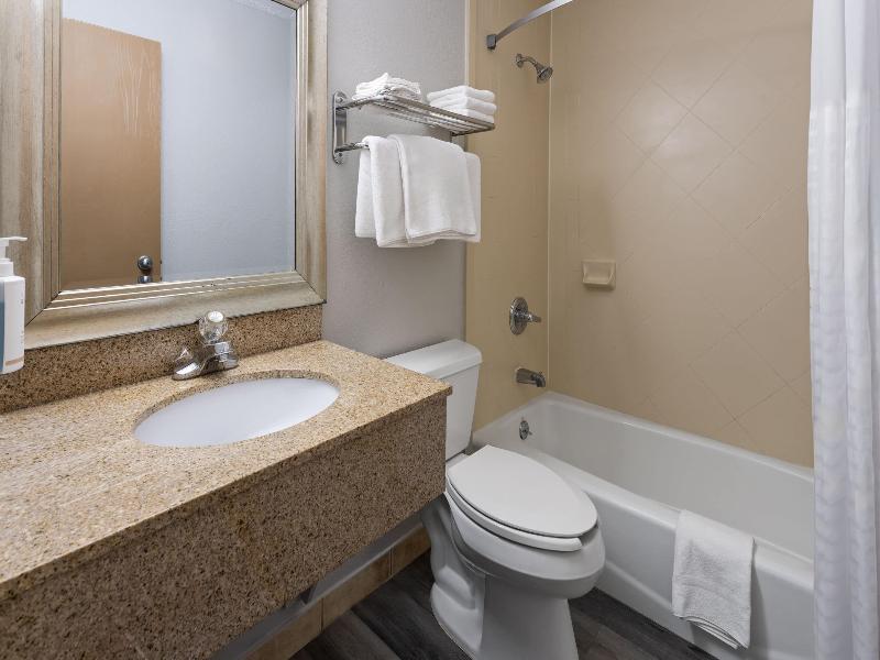 Super 8 by Wyndham Latham/Albany Airport image