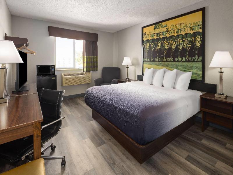 Super 8 by Wyndham Latham/Albany Airport image