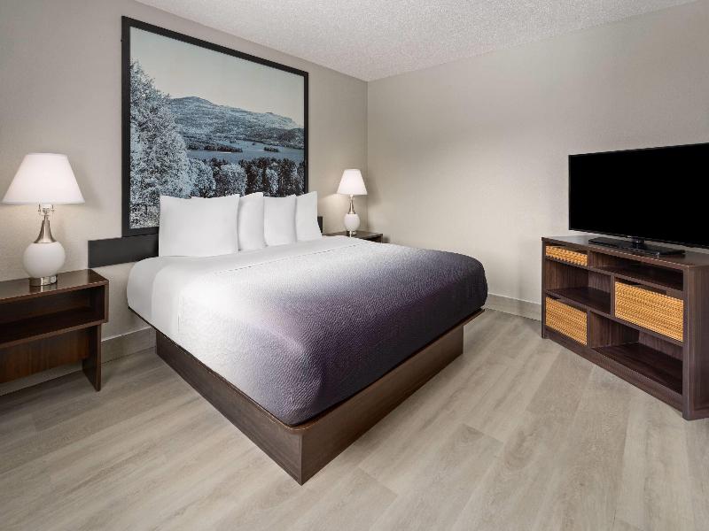 Super 8 by Wyndham Latham/Albany Airport image