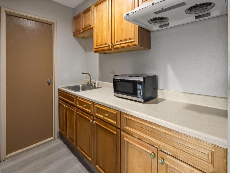 Super 8 by Wyndham Latham/Albany Airport image