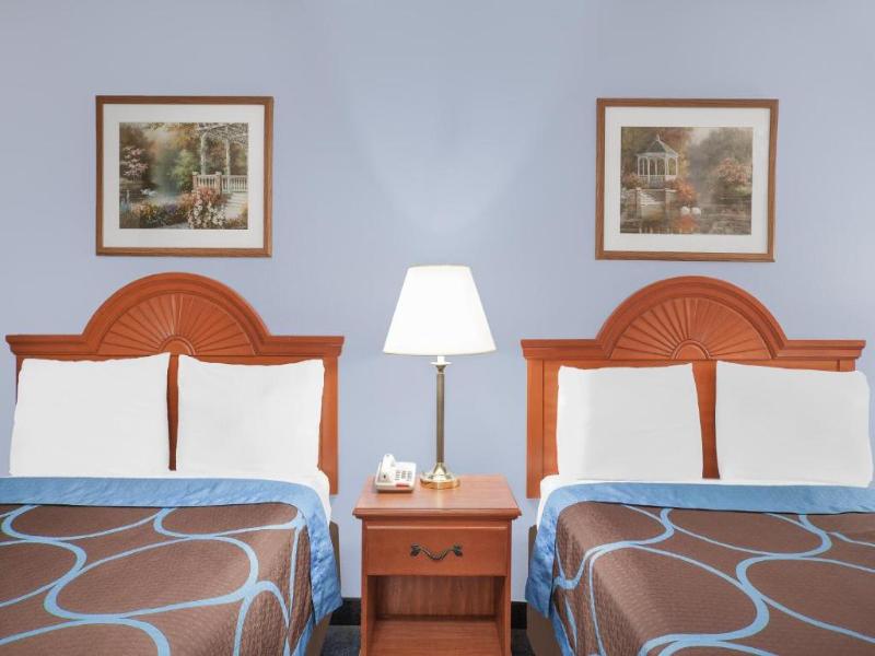 Super 8 by Wyndham Middletown image